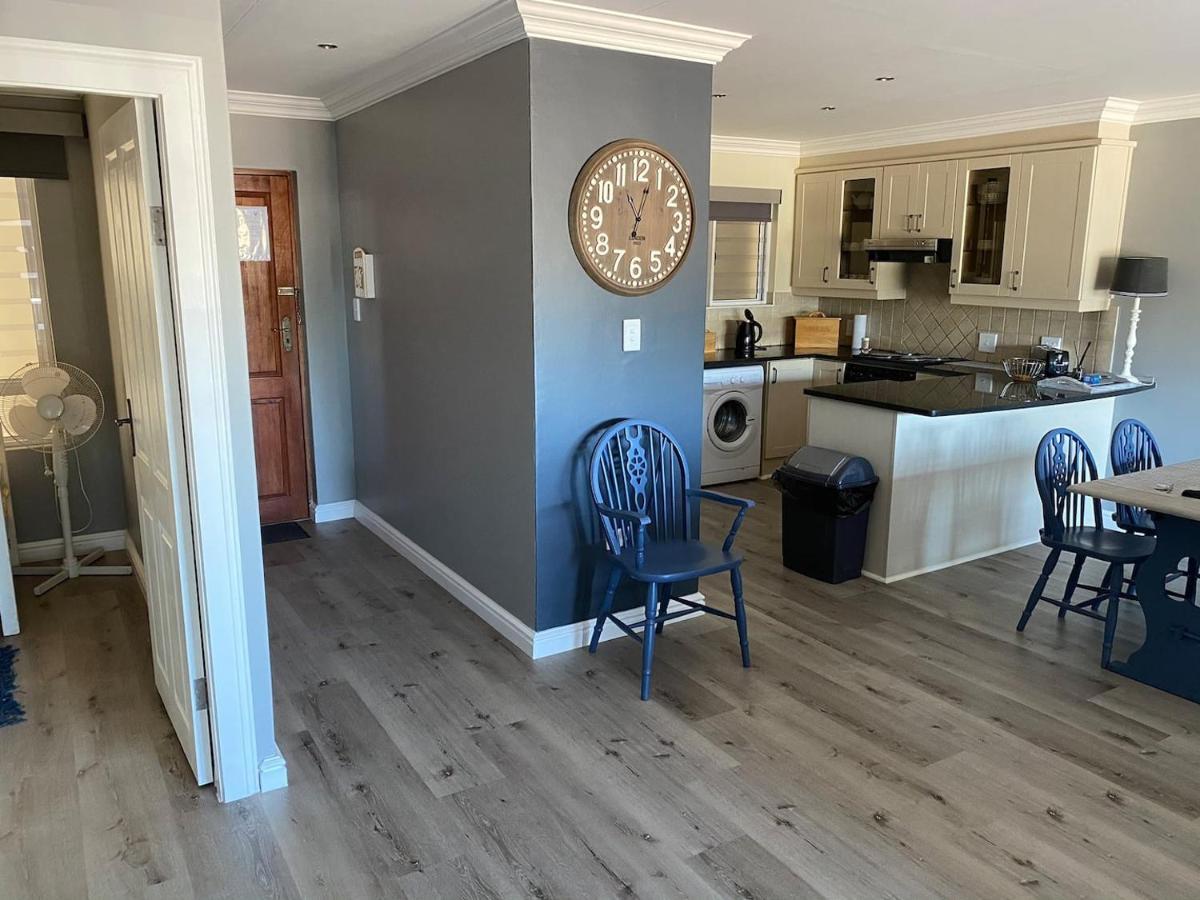 Modern Apartment Walking Distance To Main Beach Restaurants And Other Amenities Джефрис-Бей Экстерьер фото