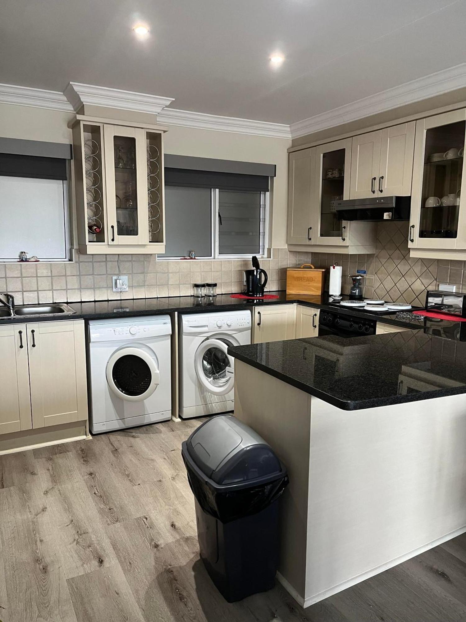Modern Apartment Walking Distance To Main Beach Restaurants And Other Amenities Джефрис-Бей Экстерьер фото